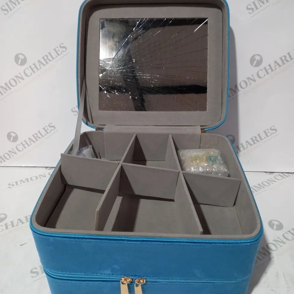BOXED BUNDLEBERRY BY AMANDA HOLDEN VANITY STORAGE CASE - BLUE