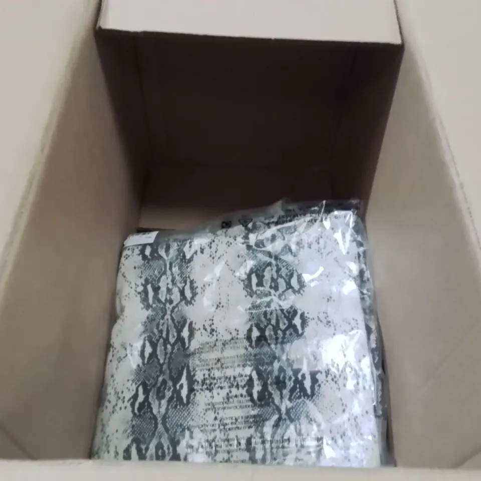 BOXED BRAND NEW APPROXIMATELY 4 SIMPLY BE SNAKE PATTERN WIDE LEGS SIZE 18R