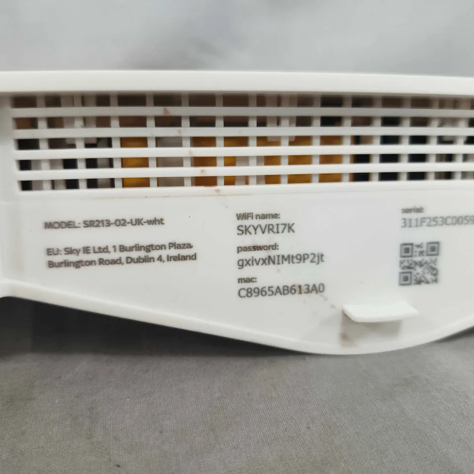 SKY SR213-02-UK WHITE WI-FI ROUTER