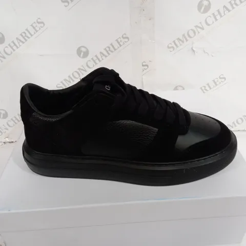 BOXED PAIR OF CLEENS BLACK SHOES SIZE 9