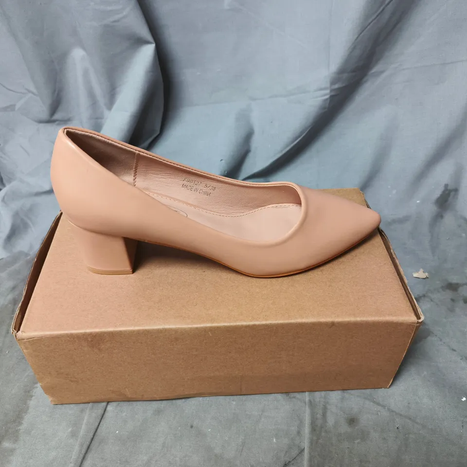 WOMEN'S NUDE LEATHER PUMP WITH BLOCK HEEL – POINTED TOE. UK SIZE 5