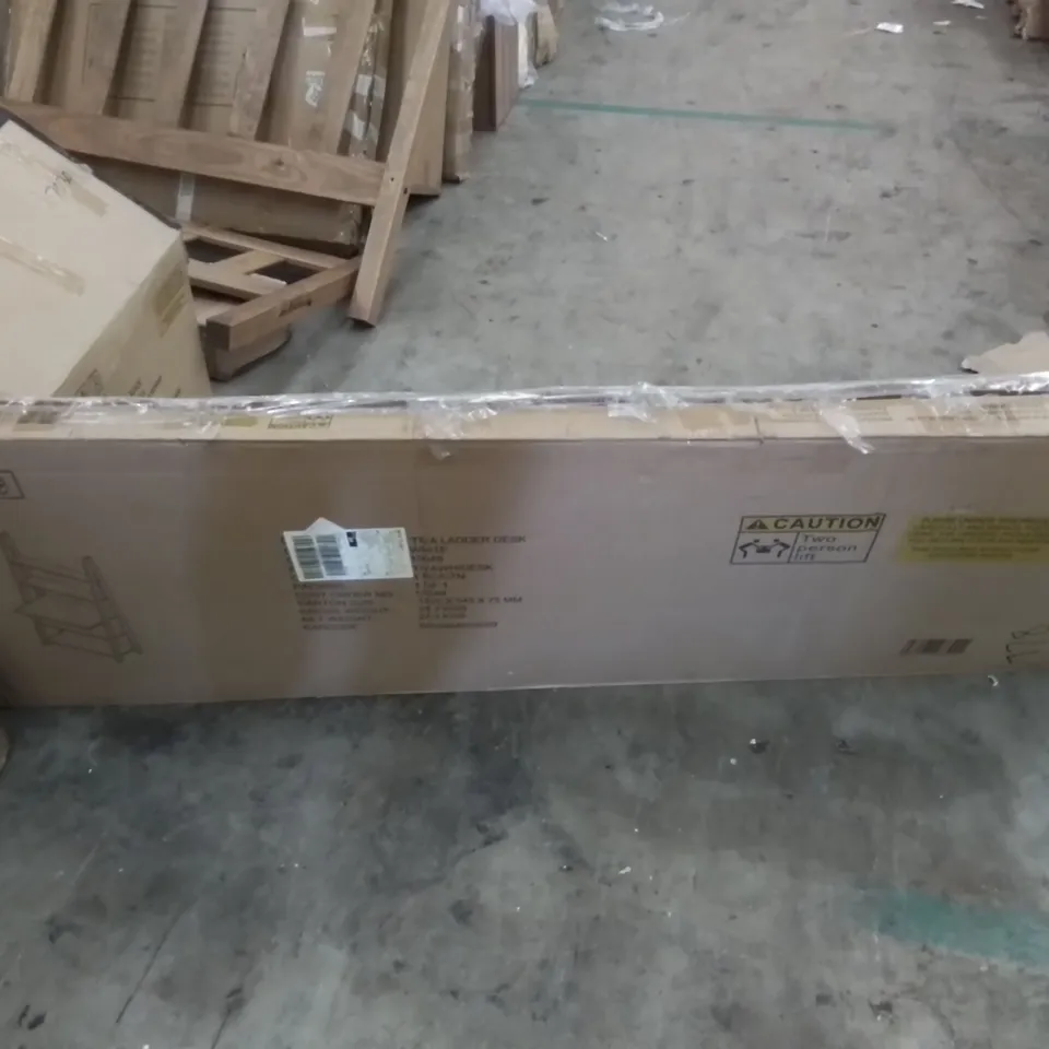 BOXED TIVA LADDER DESK IN WHITE (1 BOX)