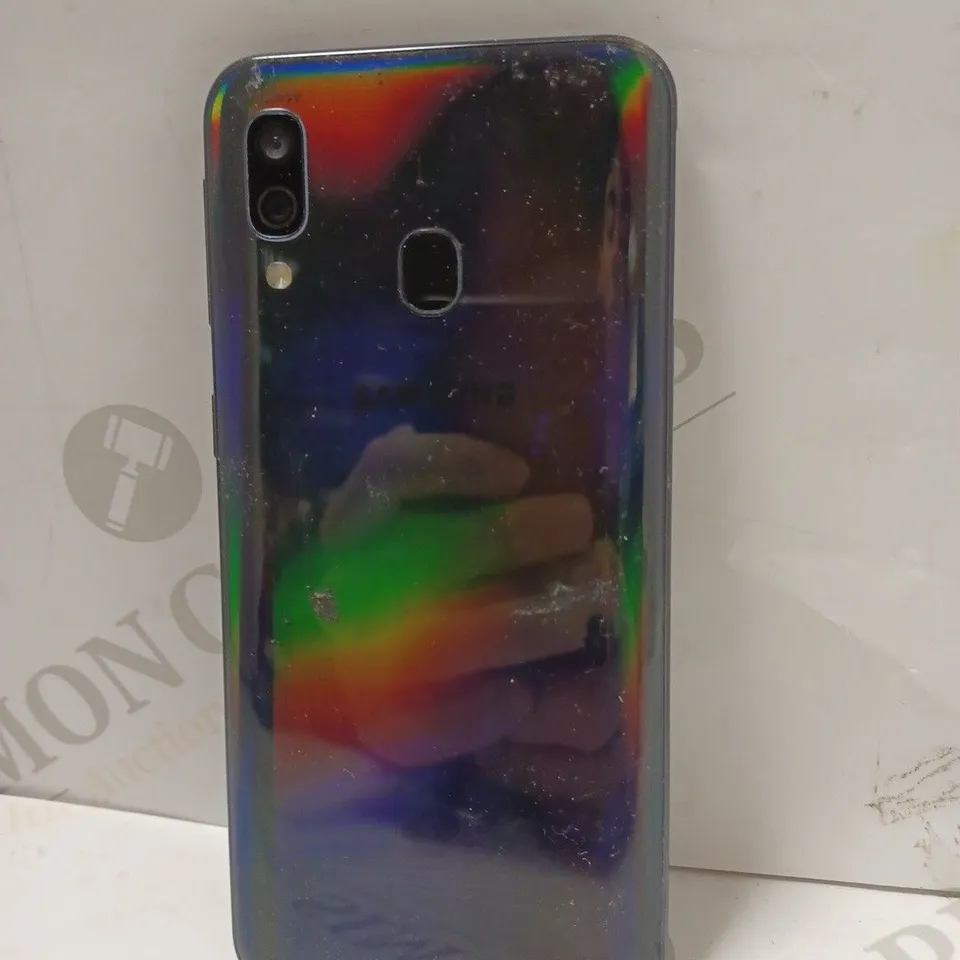 SAMSUNG GALAXY A40