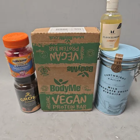 APPROXIMATELY 12 ASSORTED FOOD & DRINK ITEMS TO INCLUDE - VEGAN PROTEIN BAR , MY PROTEIN FLAVOUR DROPS VANILLA ETC