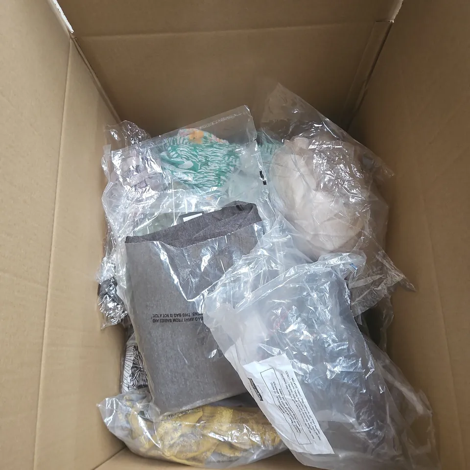 BOX OF APPROXIMATELY 15 ASSORTED CLOTHING ITEMS IN VARIOUS CLOLURS, SIZES AND STYLES