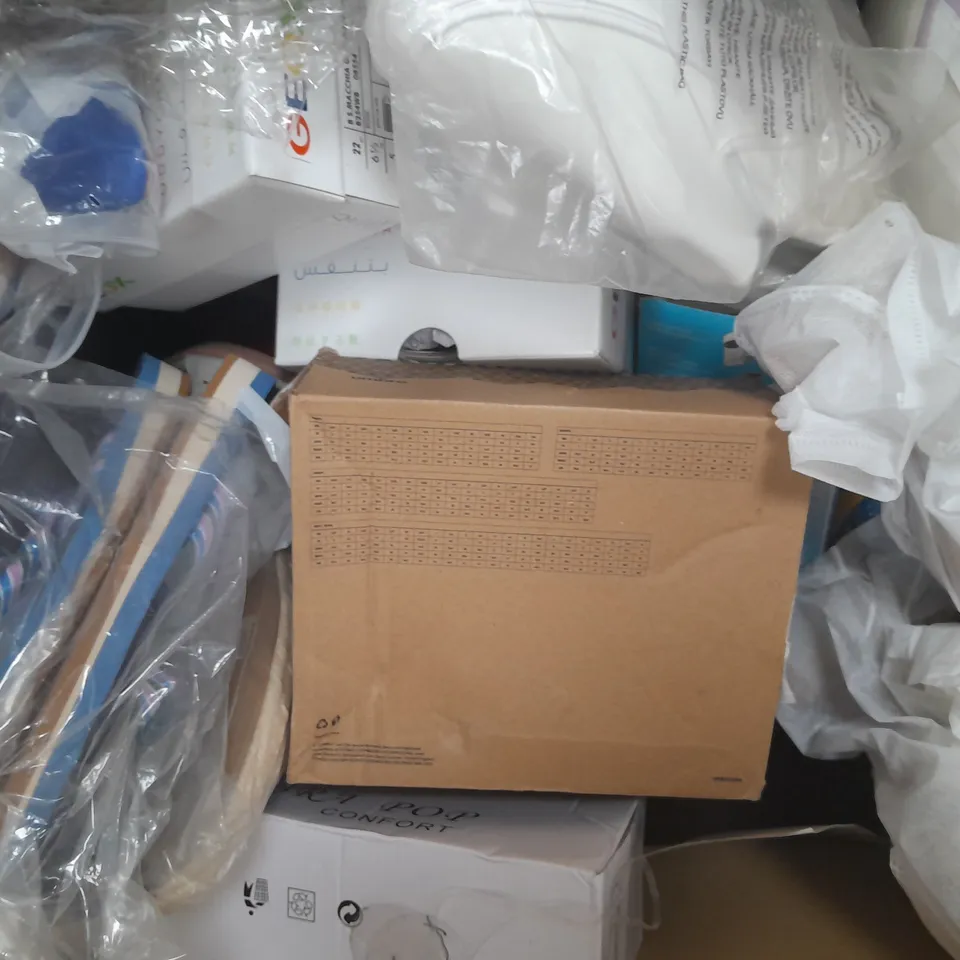 BOX OF APPROXIMATELY 10 ASSORTED PAIRS OF SHOES AND FOOTWEAR ITEMS IN VARIOUS COLOURS, STYLES, AND SIZES - COLLECTION ONLY