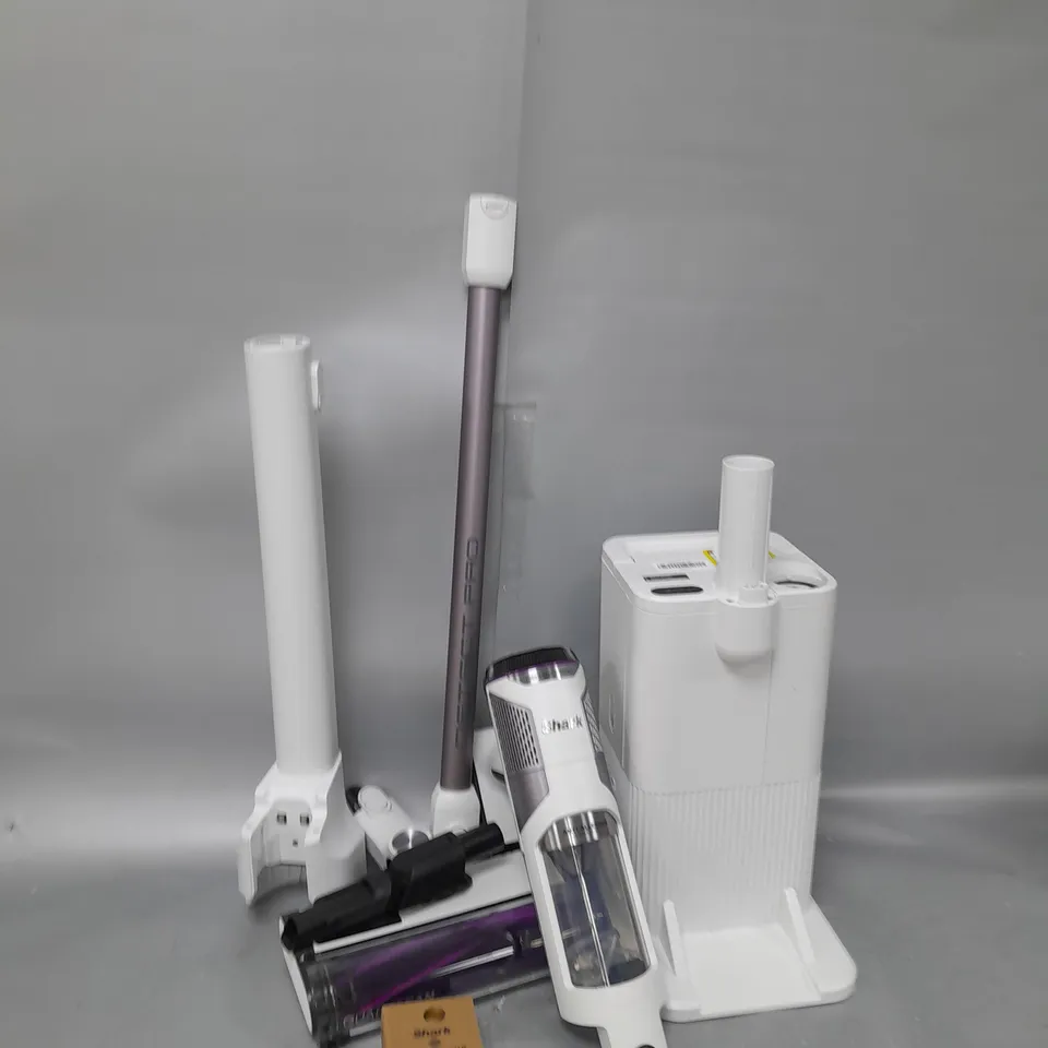 BOXED SHARK 1.3L AUTO EMPTY VACUUM CLEANER IW3510UK