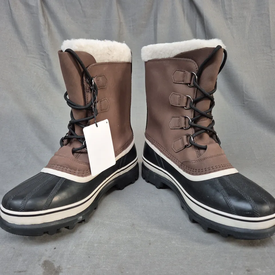 BOXED PAIR OF SOREL ANKLE BOOTS IN BROWN/BLACK/CREAM UK SIZE 8