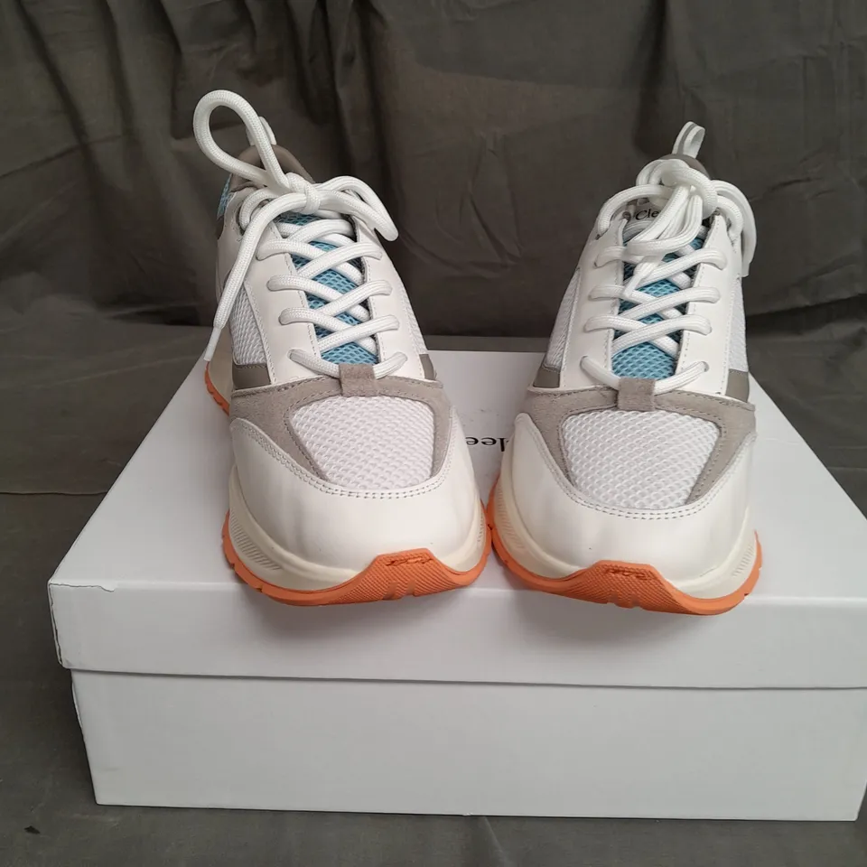 BOXED PAIR OF CLEENS ESSENTIAL RUNNER SIZE 10