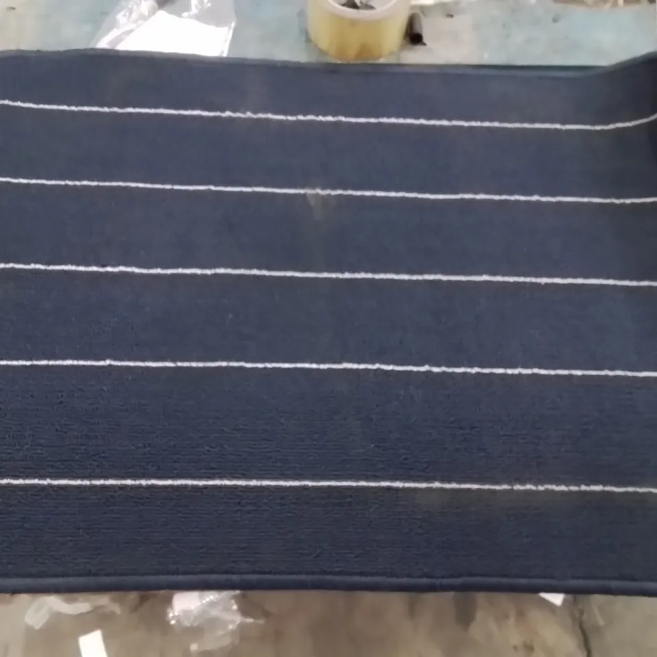 QUALITY DESIGNER AREA RUG - APPROXIMATELY 75X50CM