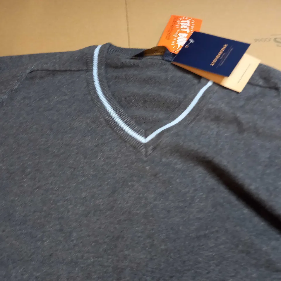 STEVENSONS HOLLAND PARK V-NECK SWEATER - GREY/LIGHT BLUE - LARGE
