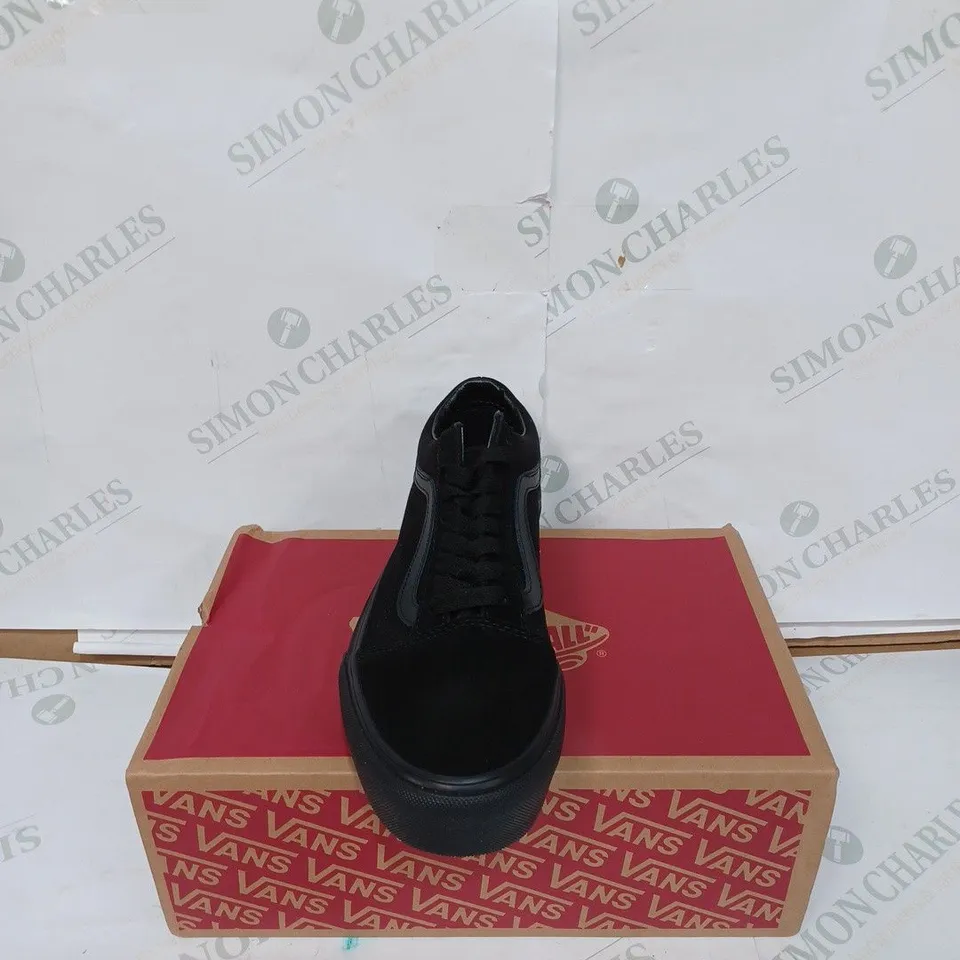 BOXED PAIR OF VANS, OLD SCHOOL BLACK PLATFORM TRAINERS - BLACK / SIZE: UK 6 