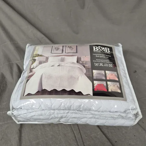 B&B HOME LIVING LUXURIOUS BEDSPREAD SET – WHITE QUILTED BEDDING, SIZE UNSPECIFIED