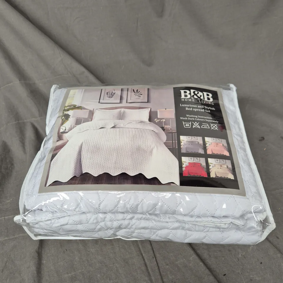 B&B HOME LIVING LUXURIOUS BEDSPREAD SET – WHITE QUILTED BEDDING, SIZE UNSPECIFIED