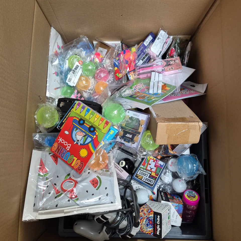 QUANTITY OF ASSORTED TOYS TO INCLUDE MAGIC CUBE, MINECRAFT AND CARD GAMES