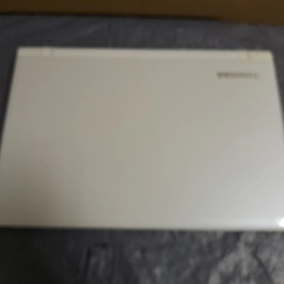 UNBOXED TOSHIBA SATELLITE L50 LAPTOP - WHITE