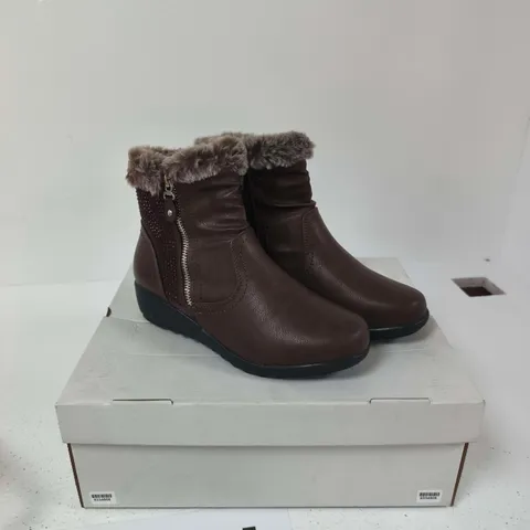 JO & JOE BROWN FAUX FUR TRIM LEATHER ANKLE BOOTS – UK SIZE 4