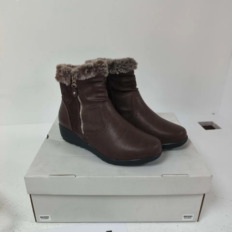 JO & JOE BROWN FAUX FUR TRIM LEATHER ANKLE BOOTS – UK SIZE 4