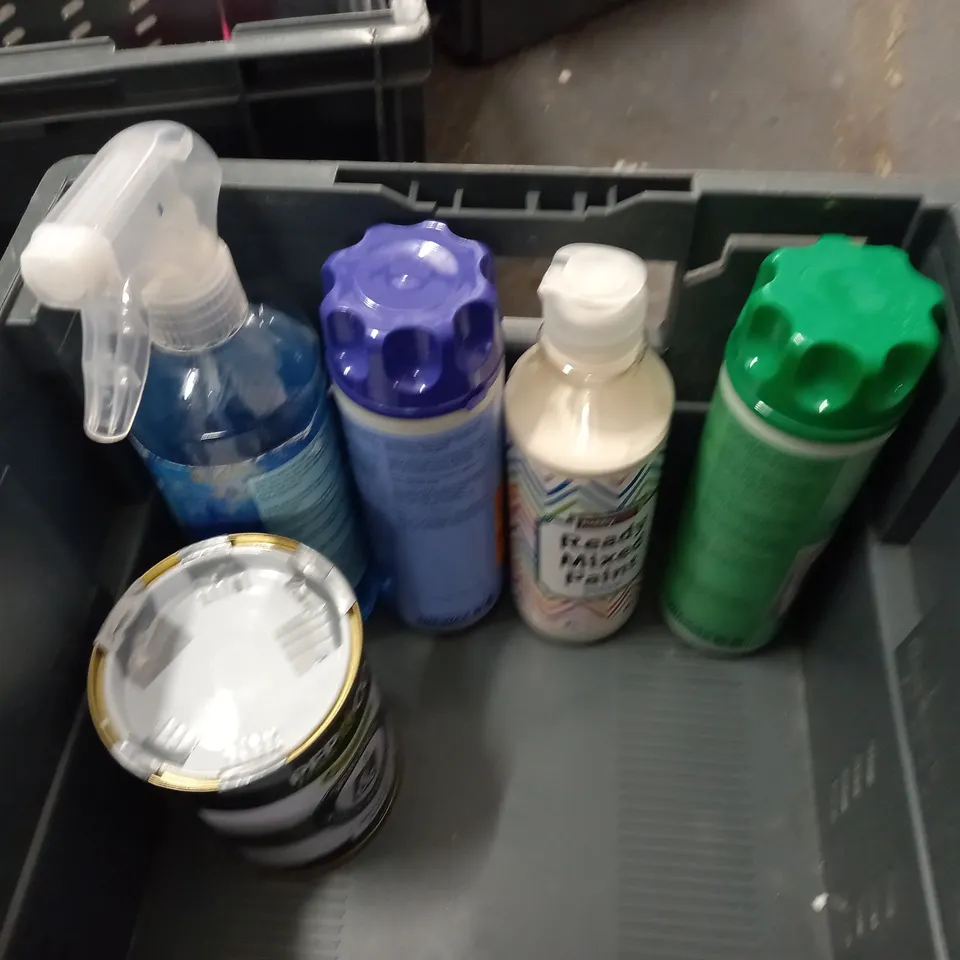 LOT OF 25 ASSORTED HOUSEHOLD LIQUID ITEMS TO INCLUDE OLIVE FOCUS, DECKING CLEANER AND BIO LAUNDRY LIQUID - COLLECTION ONLY