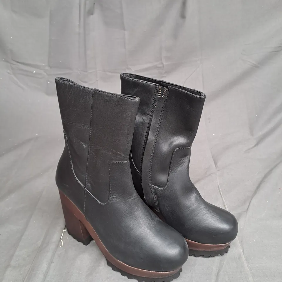 BOX OF APPROXIMATLY 6 WOODEN BOTTOM LEATHER BOOT VARIOUS SIZES 