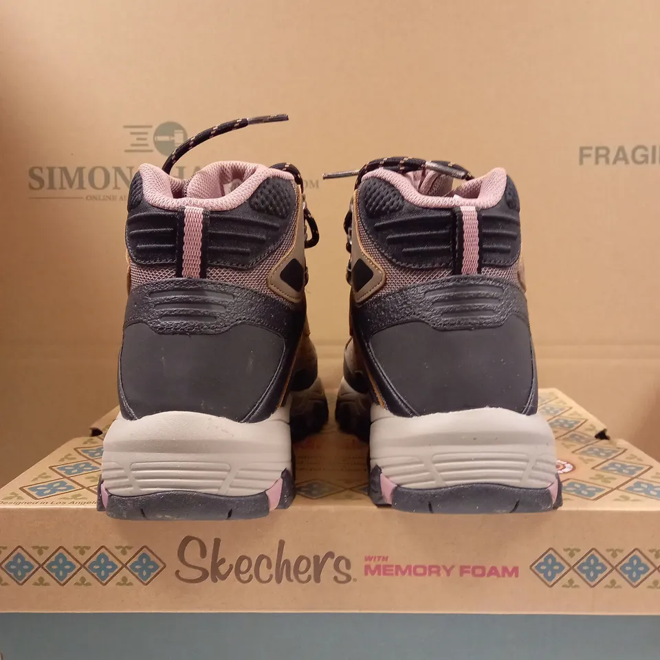 SKETCHERS CHOCOLATE HIKING BOOTS - SIZE 6