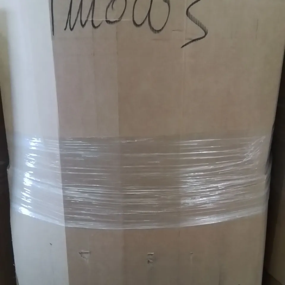 PALLET CONTAINING A LARGE QUANTITY OF PILLOWS