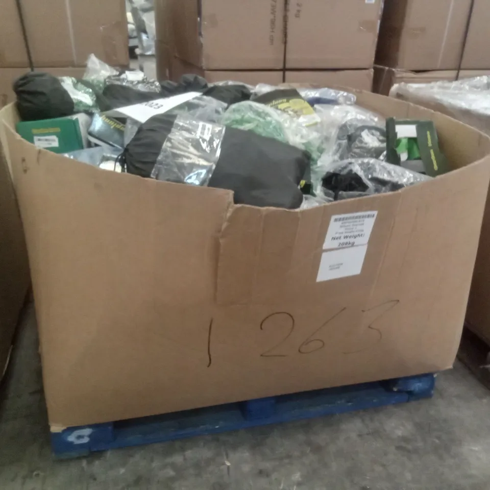 PALLET CONTAINING ASSORTED HOSES