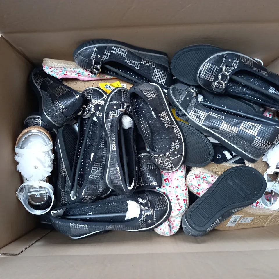 APPROXIMATELY 12 ASSORTED KIDS PAIRS OF SHOES IN VARIOUS COLOURS, STYLES, AND SIZES