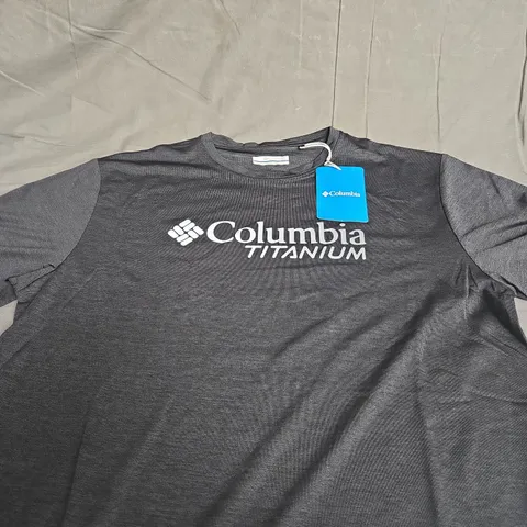 COLUMBIA TITANIUM TEE SIZE M 