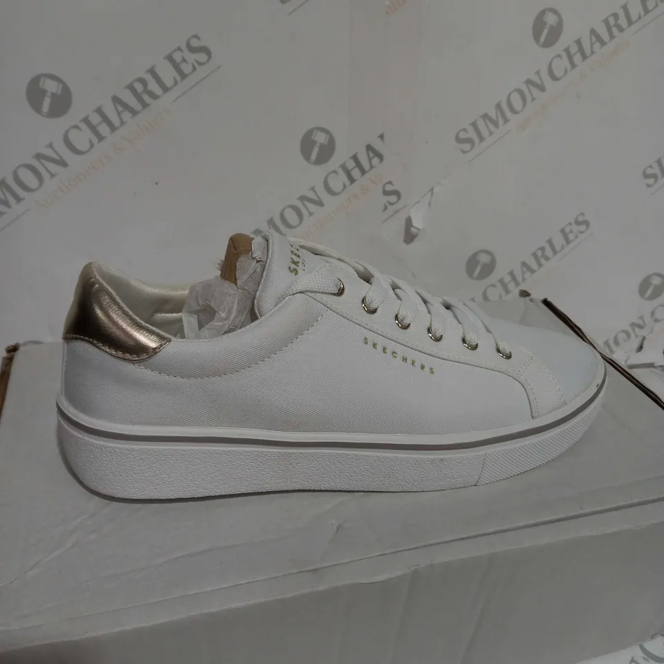 BOXED PAIR OF SKECHERS STREET LACE TRAINERS IN WHITE SIZE 5.5
