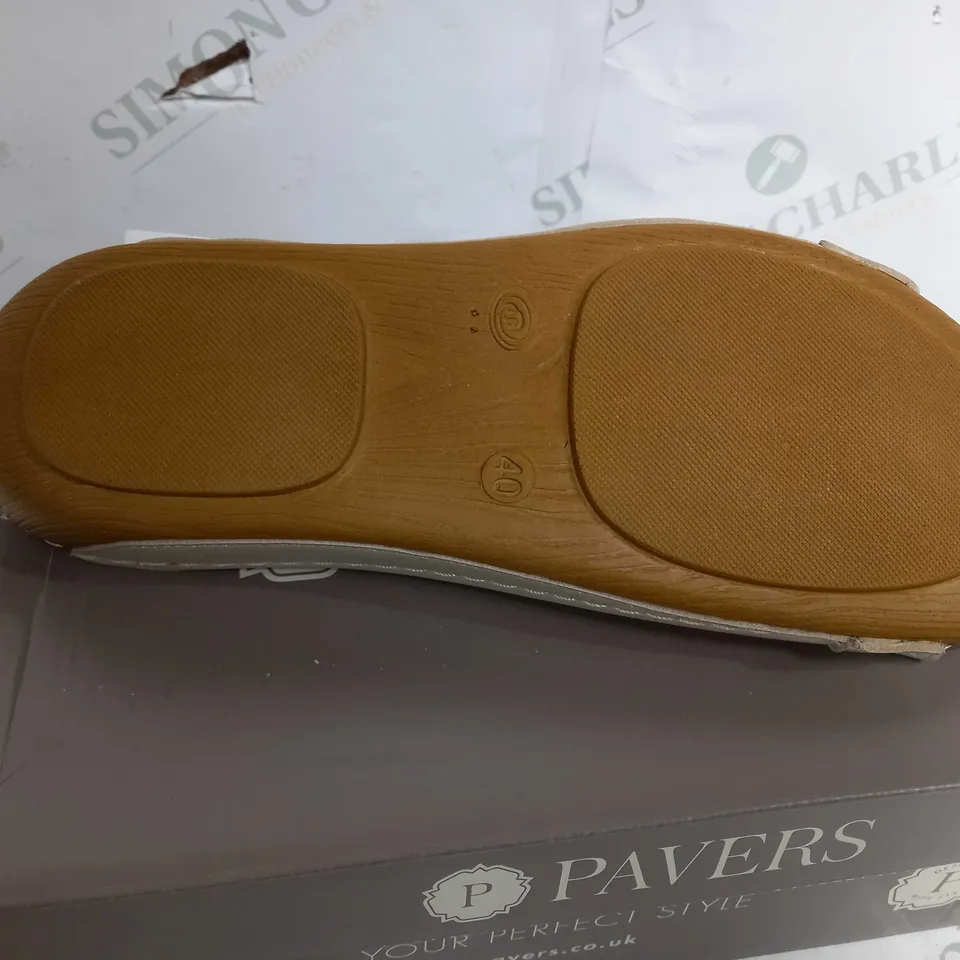 BOXED PAIR OF PAVERS SANDALS WITH VELCRO STRAP, IN BEIGE - UK SIZE 7