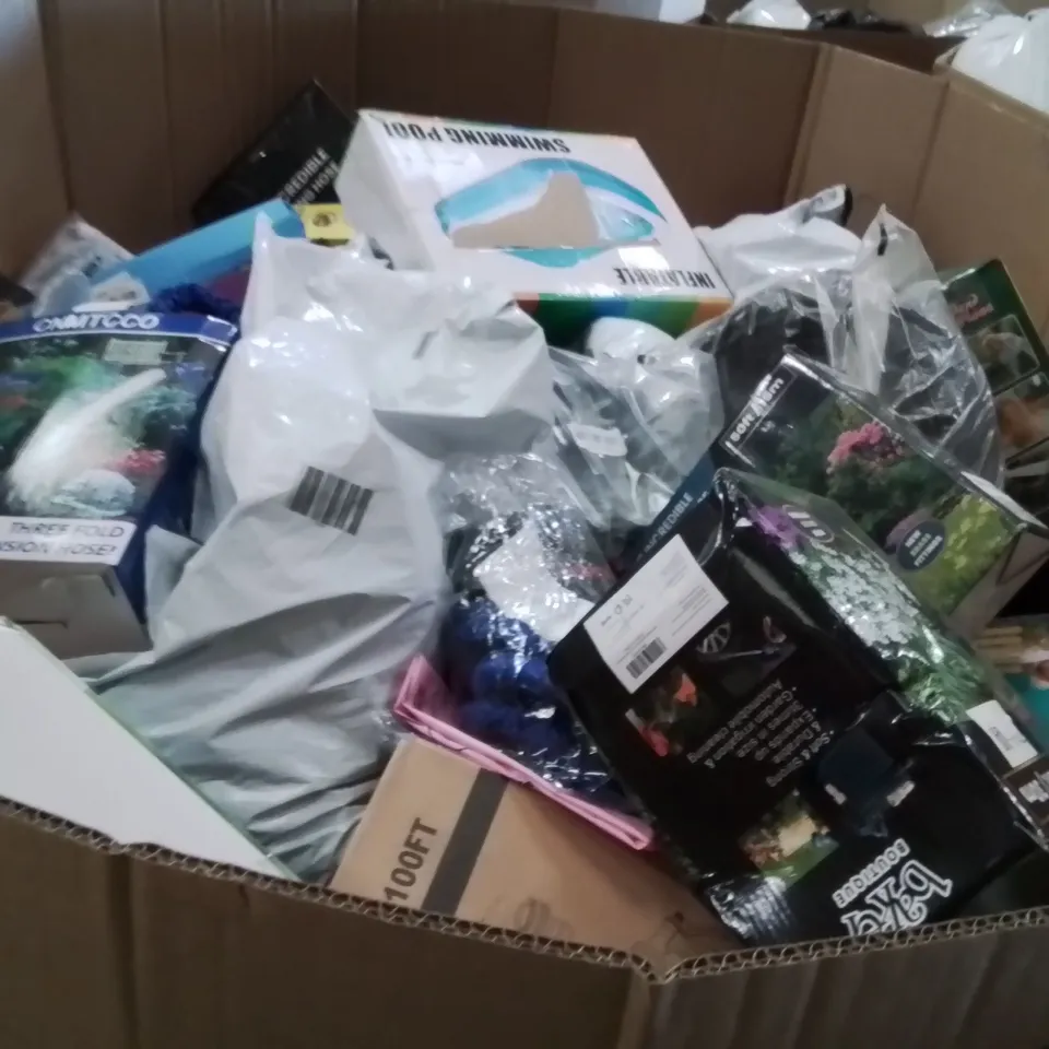 PALLET CONTAINING A LARGE QUANTITY OF HOSES 