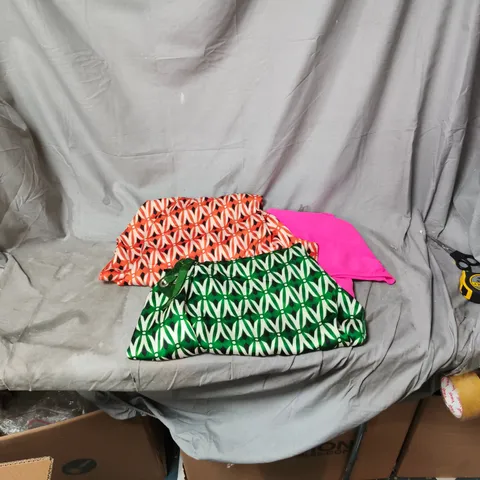 APPEOXIMATELY 10 ASSORTED CLOTHING ITEMS BY FRANK USHER OF VARIOUS SIZES AND STYLES