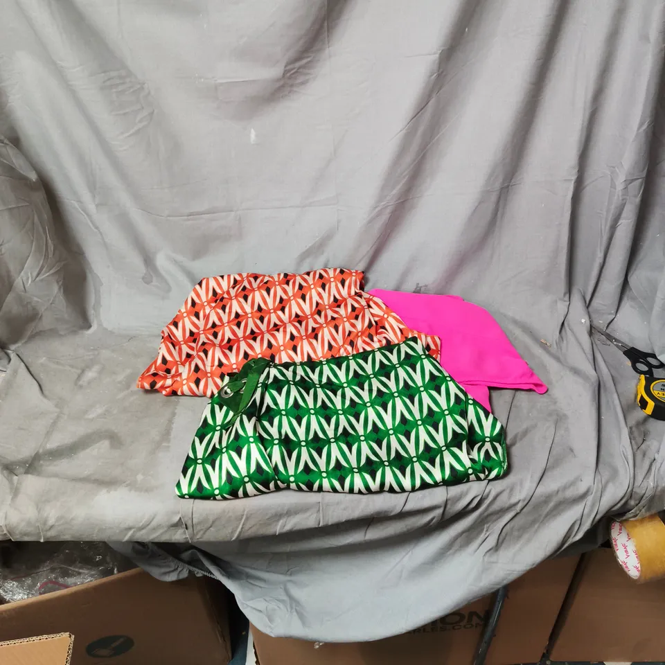 APPEOXIMATELY 10 ASSORTED CLOTHING ITEMS BY FRANK USHER OF VARIOUS SIZES AND STYLES