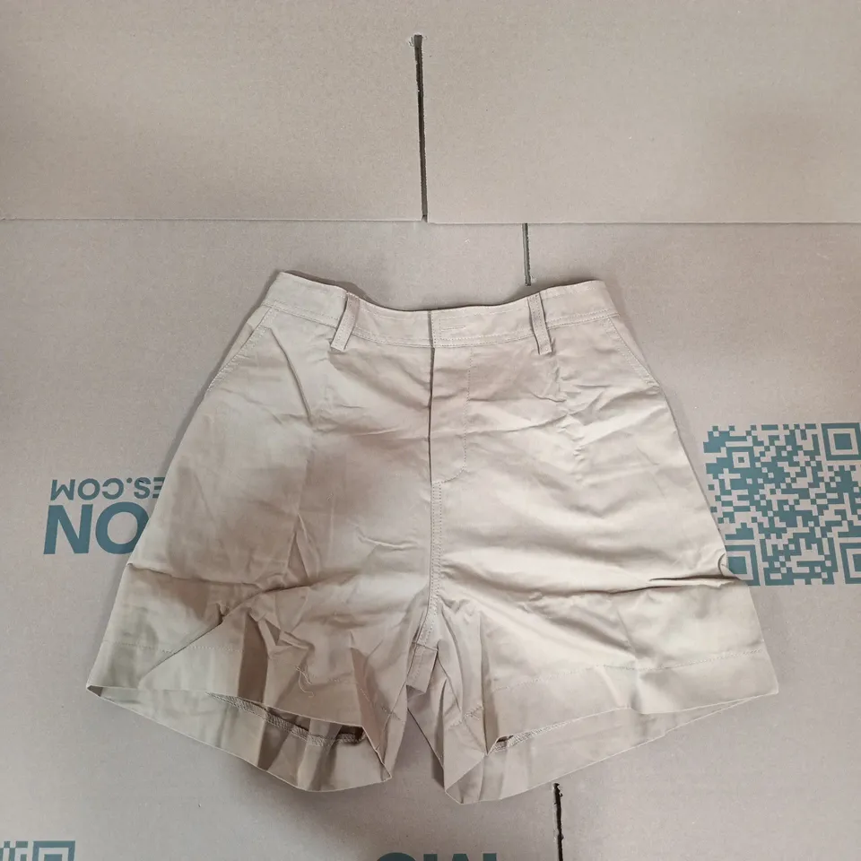 BEIGE TAILORED SHORTS, SIZE M (WOMEN)