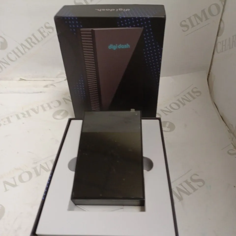 DIGI DASH PLUG & PLAY ENTERTAINMENT VEHICLE HUB 