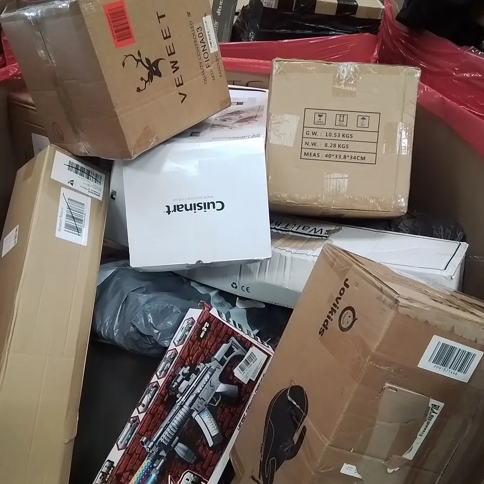 PALLET CONTAINING VARIOUS ASSORTED BOXED HOUSEHOLD ITEMS TO INCLUDE: ICE CREAM MAKER, CHILD'S CAR SEAT, PORCELAIN SET AND LOTS MORE UNMARKED BOXED ITEMS 