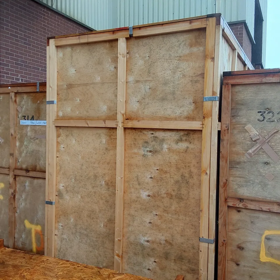 EMPTY WOODEN SHIPPING CRATE - APPROXIMATELY 2.2 x 2.3 x 1.55m