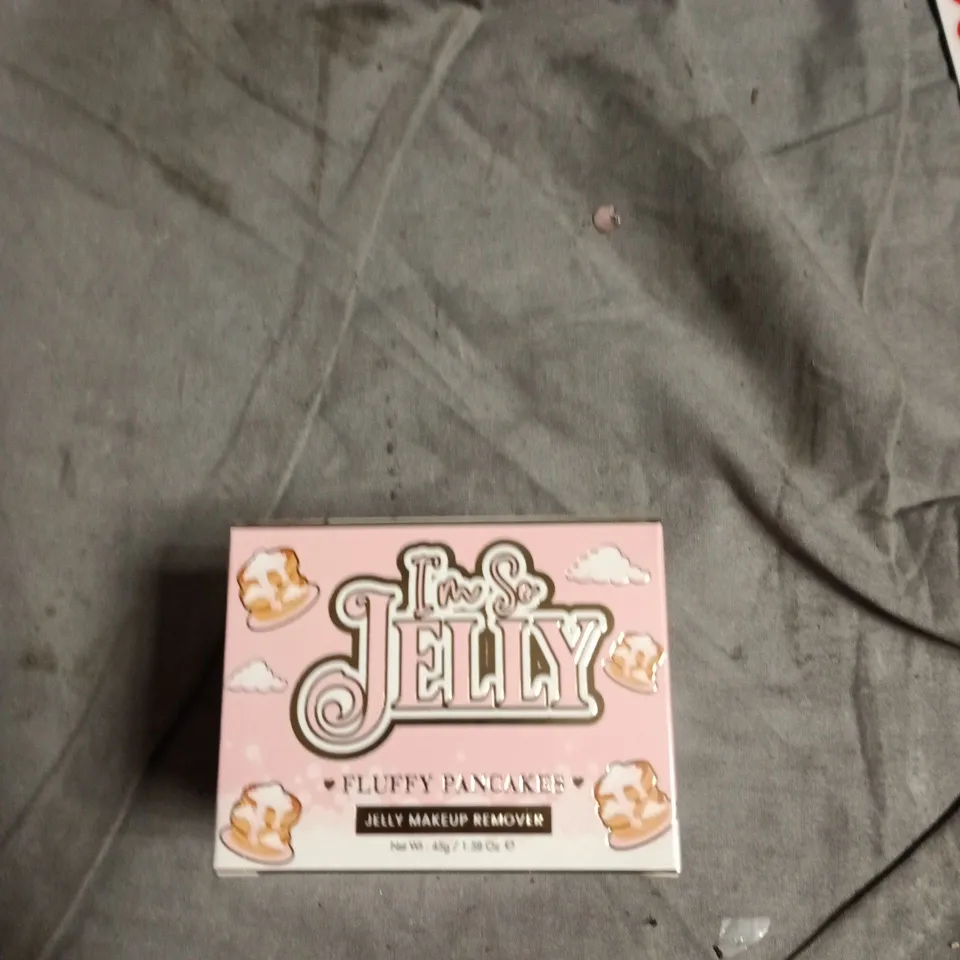 PLOUISE GIFT BOX SET TO INCLUDE:3X LIP CONDITIONER,  COTTON PADS, CLEANSER, EYE PALETTE,  AFTER DARK SKINCARE SET, JELLY REMOVER, MAKEUP MELTER, BODY BUTTER, LIQUID BLUSH AND HAND CREAM