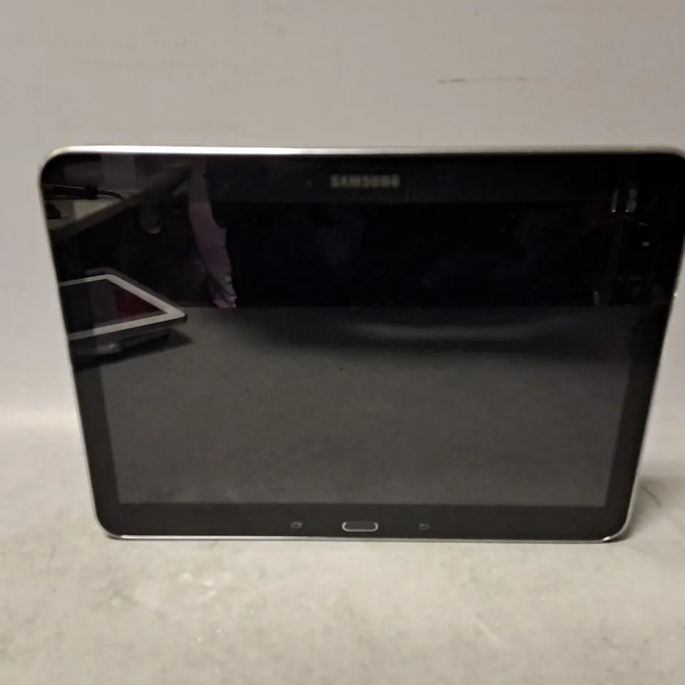 SAMSUNG SM-T530 TABLET