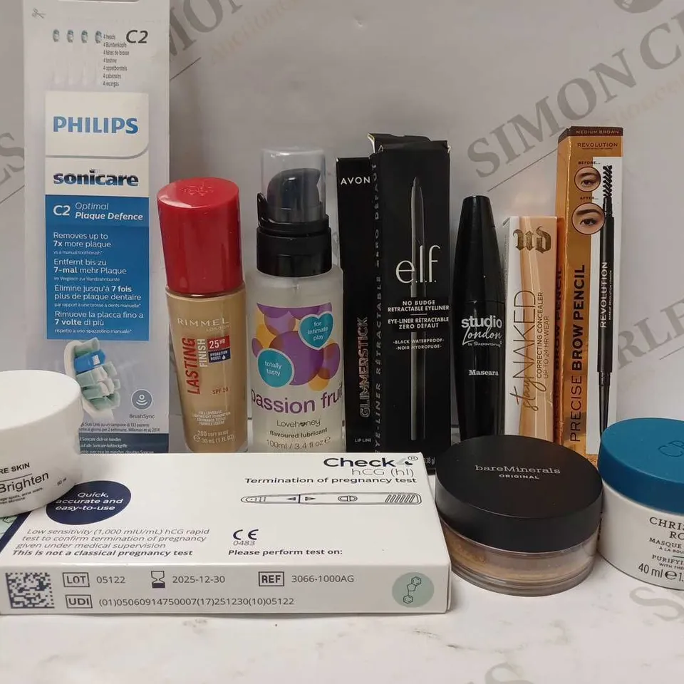LOT OF APPROX 12 ASSORTED BEAUTY PRODUCTS TO INCLUDE RIMMEL FOUNDATION SOFT BEIGE, URBAN DECAY CONCEALER LIGHT/MEDIUM, ELF EYELINER, ETC 