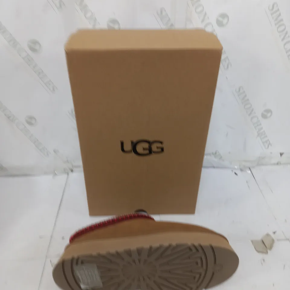 BOXED PAIR OF UGG TAZZ UK 6 