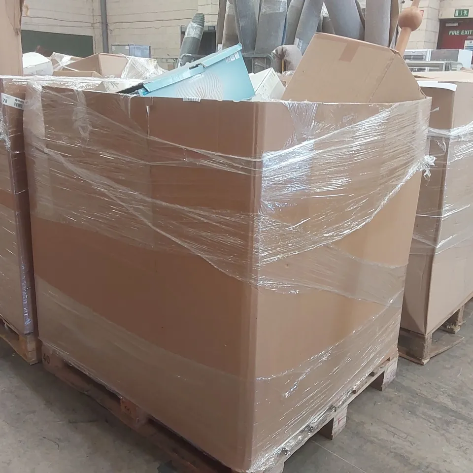 PALLET CONTAINING A VERY LARGE QUANTITY OF ASSORTED DESIGNER LIGHTING PRODUCTS INCLUDING: ERIN EASY FIT PENDANT, RILEY 3-LIGHT SPOTLIGHT, LEOPARD PRINT TABLE LAMP, LOGAN GREY INDUSTRIAL WALL LIGHT ECT