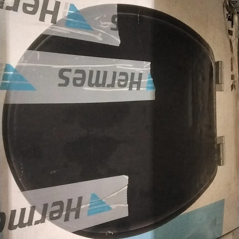 BOXED ARUSHA SOFT CLOSE ELONGATED TOILET SEAT