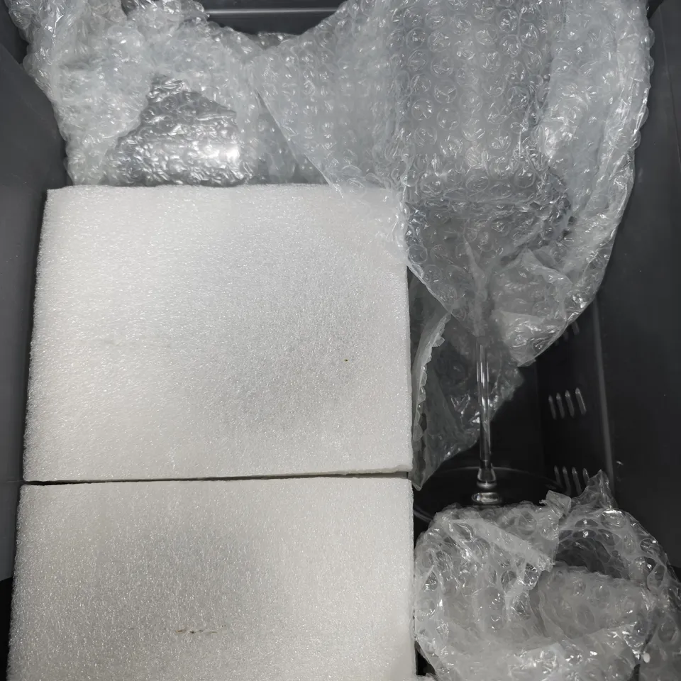 APPROXIMATELY 7 ASSORTED HOUSEHOLD PRODUCTS TO INCLUDE PHOTO FRAMES, WINE GLASSES ETC 