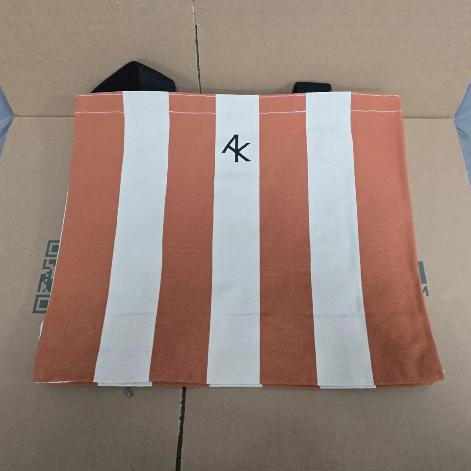 LARGE QUANTITY OF STRIPED TOTE BAGS