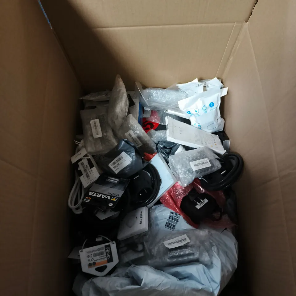 BOX OF APPROXIMATELY 40 ASSORTED ITEMS INCLUDING MOBILE PHONE CASE , VARTA BATTERIES AND PEREL XTENSION CABLE 