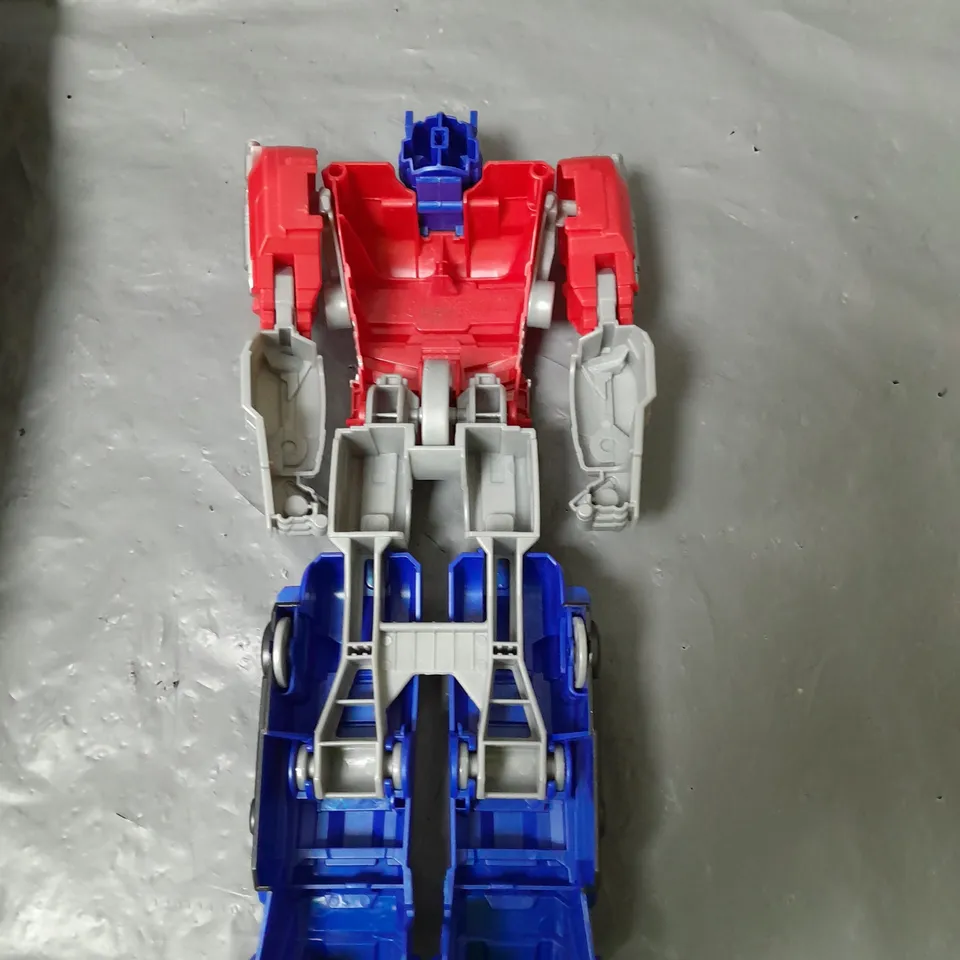 TRANSFORMER MEGA CHANGER - OPTIMUS PRIME/ORION PAX