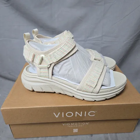 BOXED VIONIC WALK MAX SANDALS IN CREAM - SIZE 4.5