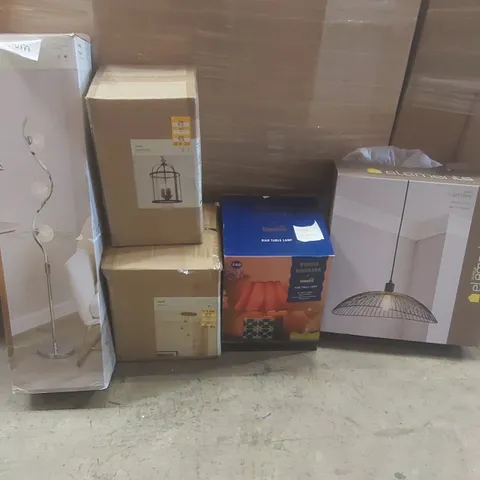 PALLET CONTAINING A VERY LARGE QUANTITY OF ASSORTED DESIGNER LIGHTING PRODUCTS TO INCLUDE: CEILING LIGHTS, TABLE LAMP, FLOOR LAMP ECT